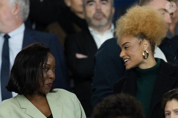 Alicia Aylies dans les tribunes du match de football de qualification pour la coupe du monde 2026 opposant la France à Azerbaïdjan (3-0) au Parc des Princes à Paris, France, le 10 octobre 2025. © Cyril Moreau/Bestimage