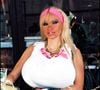 26 ans plus tard, sa maison située dans un chemin de Grasse fait jaser.

Exclusif - Archives - Lolo Ferrari à Paris en 1996.