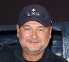 Il avait fait son retour en radio sur Europe 2 au printemps 2025.

Sébastien Cauet - Première du film "Indiana Jones et le Cadran de la destinée" au cinéma Le Grand Rex à Paris le 26 juin 2023. © Coadic Guirec/Bestimage