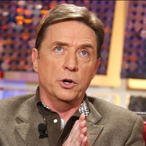 © Jean-Jacques Datchary/ABACA. 33106-11. Paris-France, 12/03/2002. Pascal Sevran lors de l'enregistrement de l'émission Vivement Dimanche de Michel Drucker.