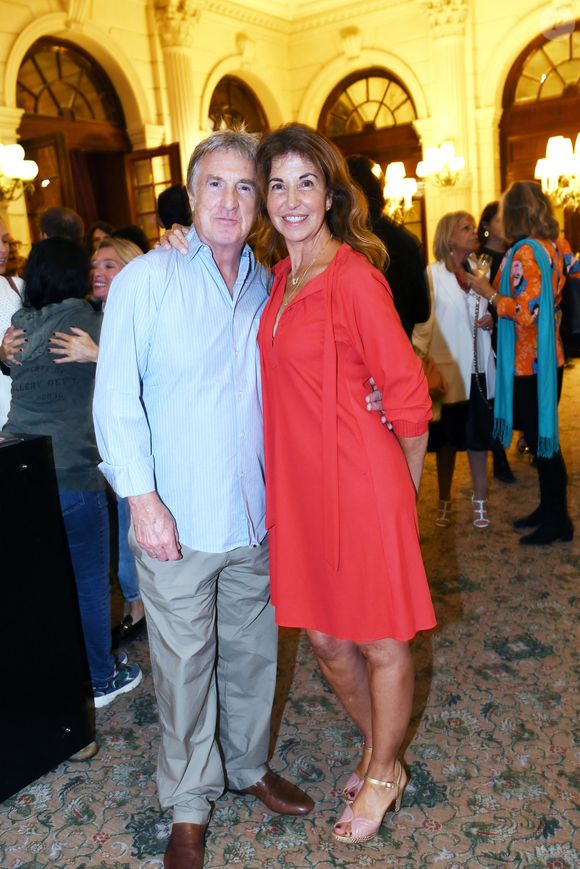 Exclusif - François Cluzet et sa femme Narjiss Slaoui-Falcoz à l'exposition "Douceur animale" de Michel Bassompierre à l'InterContinental Paris - Le Grand le 17 septembre 2024.© Rachid Bellak / Bestimage