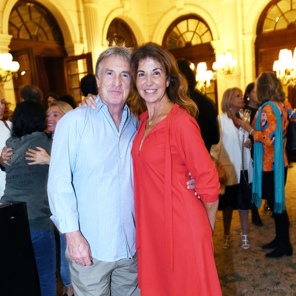 Exclusif - François Cluzet et sa femme Narjiss Slaoui-Falcoz à l'exposition "Douceur animale" de Michel Bassompierre à l'InterContinental Paris - Le Grand le 17 septembre 2024.© Rachid Bellak / Bestimage
