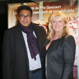 L'actrice gère désormais le Mas Notre-Dame, un luxueux domaine situé au pied des Alpilles, fondé par sa mère Charlotte de Turckheim et le mari de cette dernière en 2014.
Charlotte de Turckheim et son mari Zaman Hachemi - Avant premiere du film "Syngue Sabour" a l'UGC des Halles à Paris
Bestimage