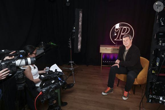 Pascal Bataille en interview pour "En privé avec", format original de Webedia © Jack Tribeca/Bestimage