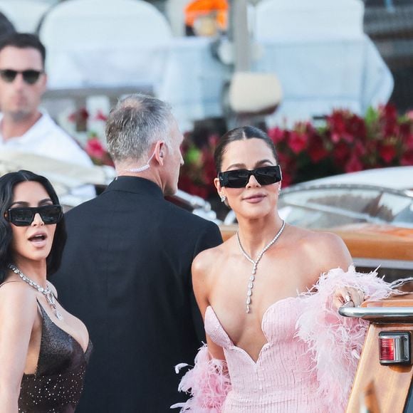Les célèbres invités quittent l'hôtel "Gritti Palace" pour se rendre à la cérémonie de mariage de J. Bezos et L. Sanchez sur l’île de San Giorgio Maggiore à Venise @Zuma Press / Bestimage