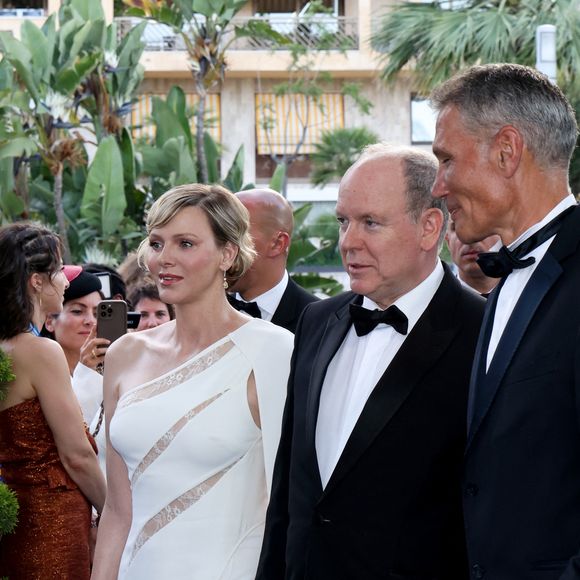 Les photos et vidéos partagées sur les réseaux sociaux ont aussitôt suscité de nombreux commentaires remplis de tendresse.

Le prince Albert II de Monaco, La princesse Charlene de Monaco au photocall et cérémonie de clôture de la 63ème édition du Festival de Télévision de Monte-Carlo, à Monaco, le 18 juin 2024.

Photo : Claudia Albuquerque / Bestimage