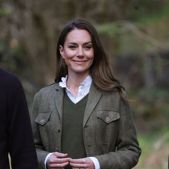 Le prince William, prince de Galles, et Catherine (Kate) Middleton, princesse de Galles, duc et duchesse de Rothesay, visitent une ferme locale sur la côte ouest de l'île de Mull (Ecosse), le 29 octobre 2025. Le prince et la princesse de Galles effectuent une visite de deux jours sur les îles de Mull et d'Iona, les 29 et 30 avril, afin de dialoguer avec les communautés rurales insulaires. 
© Mirrorpix / Bestimage