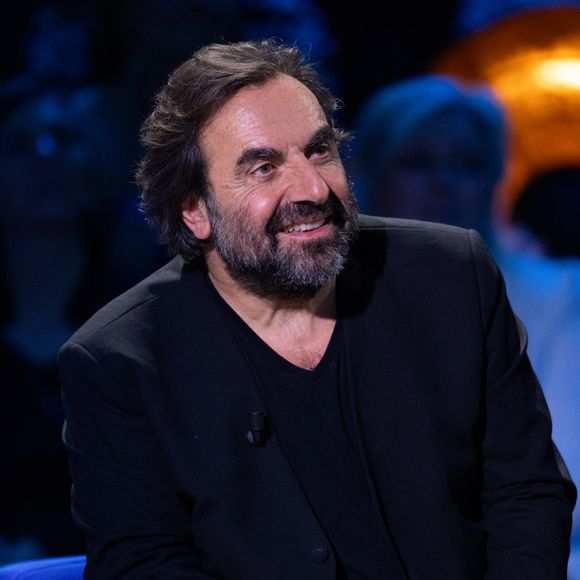André Manoukian lors de l'enregistrement de l'émission "La Boîte à secrets", présentée par F.Bollaert et diffusée le 16 janvier 2026 sur France 3, dans les studios du Lendit à Saint-Denis, France, le 16 décembre 2025. © Cyril Moreau/Bestimage