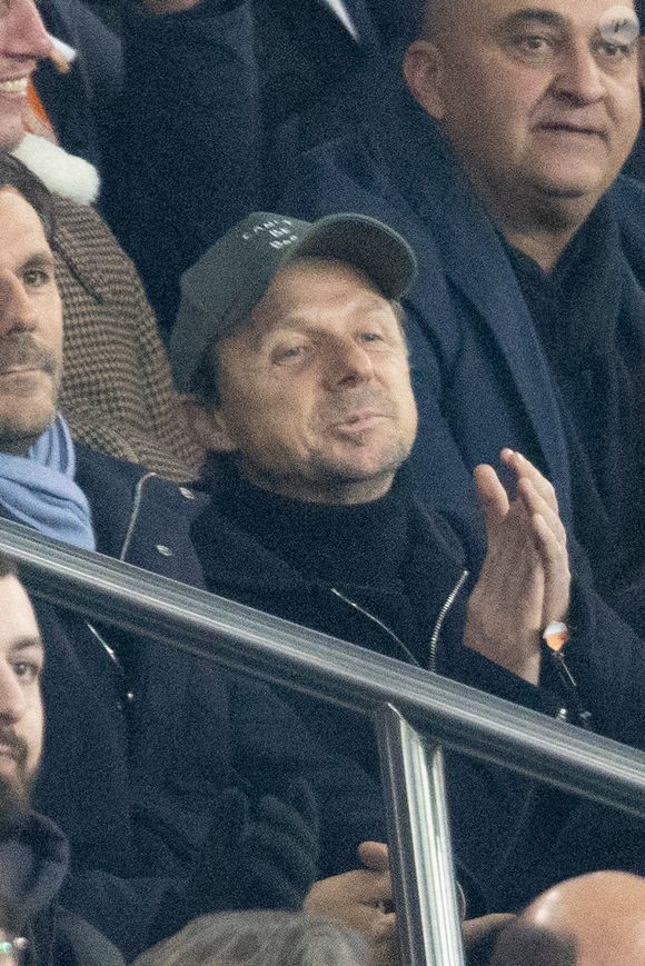 Martin Solveig - Célébrités dans les tribunes du match de Ligue des Champions entre le PSG contre le Bayern de Munich (1-2) au Parc des Princes à Paris le 4 novembre 2025. © Cyril Moreau/Bestimage