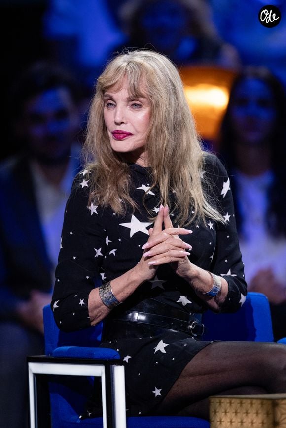Exclusif - Arielle Dombasle lors de l'enregistrement de l'émission "La Boîte à secrets", présentée par F.Bollaert et diffusée le 16 octobre sur France 3, à Paris, France, le 29 septembre 2026. © Cyril Moreau/Bestimage