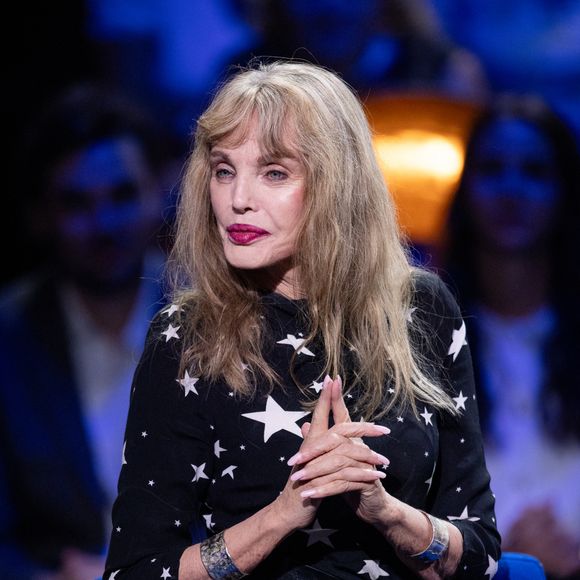 Exclusif - Arielle Dombasle lors de l'enregistrement de l'émission "La Boîte à secrets", présentée par F.Bollaert et diffusée le 16 octobre sur France 3, à Paris, France, le 29 septembre 2026. © Cyril Moreau/Bestimage