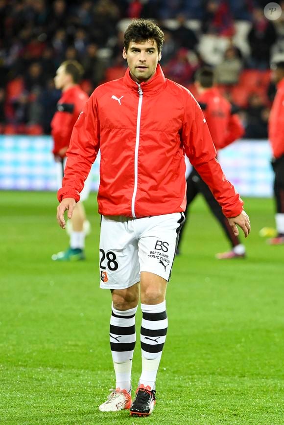 Le grand frère de Yoann Gourcuff a passé sa vie dans l’attente d’une guérison, avec le rejet de trois tentatives de greffe

Yoann Gourcuff - Karine Ferri encourage son compagnon Yoann Gourcuff lors du match Psg-Rennes au Parc des Princes à Paris le 6 novembre 2016.  (victoire 4-0 du Psg)  © Pierre Perusseau/Bestimage