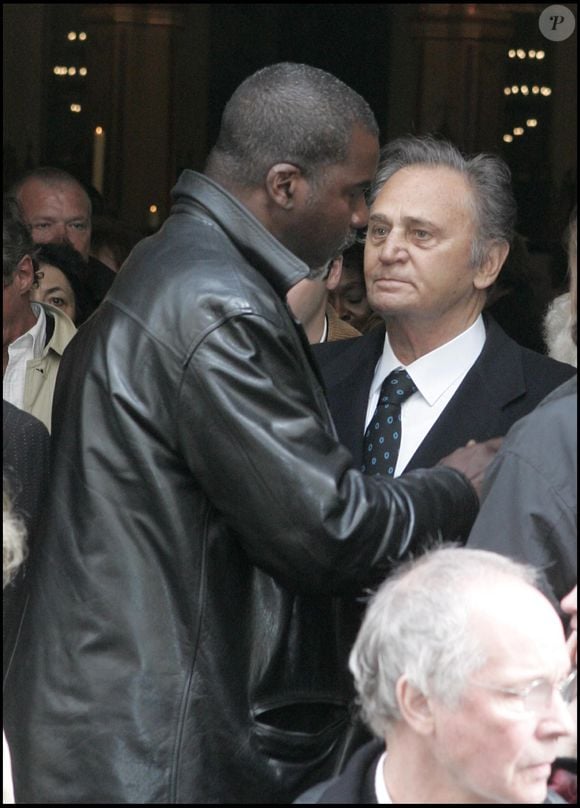 Jacques Martial et Roger Hanin lors des funérailles de Daniel Rialet en l'église Notre Dame de Passy à Paris. 18 avril 2006. © AGENCE / BESTIMAGE