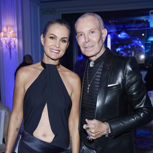 “Mais non, il voulait que j’aille demander la main de Laeticia à sa place…”, ajoute-t-il à propos de Johnny Hallyday

Exclusif - Laeticia Hallyday et Jean Claude Jitrois - 12ème édition de la soirée Global Gift Gala à l'hôtel Four Seasons George V à Paris le 5 octobre 2024. © Cyril Moreau / Bestimage