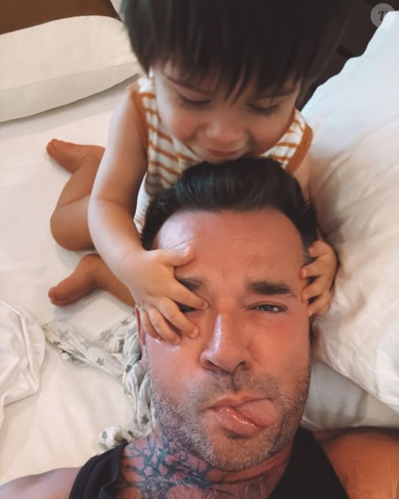 Il a demandé aux parents de ne pas avoir honte de parler des terreurs nocturnes de leurs enfants.

Mathieu Ceschin et son fils Ezio le 2 mai 2025. Instagram/mathieu.ceschin