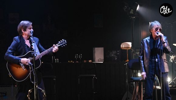 Jacques Dutronc et Thomas Dutronc en showcase de leur tournée "Dutronc & Dutronc" au Centre Evénementiel de Courbevoie le 11 avril 2022. Jacques et Thomas Dutronc se rejoignent sur scène pour une tournée unique !  Père et fils, monstres sacrés de la scène française, vous donnent rendez-vous pour des concerts exceptionnels sous le signe du partage et de la complicité. Deux artistes hors du commun à retrouver sur les routes de France. © Coadic Guirec/Bestimage