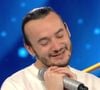 Après plus de 111 participations, Benoît a remporté la coquette somme de 746.000 euros.
Benoît de "N'oubliez pas les paroles" présente sa soeur