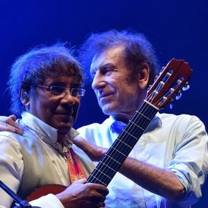 Alain Souchon, Laurent Voulzy sur scène pendant le un concert 'Agir en Scene' a l'Olympia, Paris, France, le 17 octobre 2017. Photo par Alban Wyters/Abaca