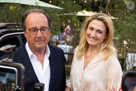 François Hollande et Julie Gayet assistent au Festiv4L Signe Renault au Chalet des Iles le 23 juin 2025 à Paris, France. © Berzane Nasser/ABACA