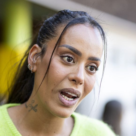 L'ancienne candidate de Nouvelle Star devait se produire dans la commune de Bruay-la-Buissière le vendredi 19 juin 2026

Exclusif - La chanteuse française Amel Bent lors de la lecture de la dictée ELA, avec le texte "L’oubliée" écrit spécialement par Valérie Perrin pour la 22ème édition de la campagne "Mets tes baskets et bats la maladie" en soutien à l'Association Européenne de Leucodystrophie (ELA) à l'école de Bougival, France, le 14 octobre 2025. © Pierre Perusseau/Bestimage
