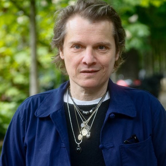 Il fait son retour dans la troupe

Benabar - Arrivées à l'enregistrement de l'émission "Vivement dimanche" présentée par M. Drucker et qui sera diffusée le 12 mai 2024 au Studio Gabriel à Paris, France, le 30 avril 2024. © Christophe Clovis/Bestimage