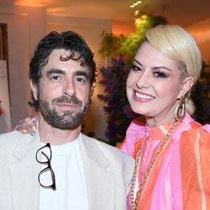 Agustin Galiana, Katrina Patchett - A l'occasion de la fête des Mères, Adriana Karembeu et Lenôtre s'associent pour créer l'entremets "Nina" au Pré Catelan à Paris le 29 avril 2025.
Cette création à quatre mains est le fruit d'une complicité artistique entre Adriana Karembeu, icône internationale de la mode, ambassadrice engagée, maman au grand cœur et Étienne Leroy Chef Patissier Lenôtre el Champion du Monde de la Pâtisserie.
Pensé comme une rose à offrir, l'entremets « Nina » est symbole de tendresse, de lien et de partage. Cette co-création soutient la Croix-Rouge française, 5% des bénéfices seront reversés à l'association, auprès de laquelle Adriana Karembeu est ambassadrice depuis plus de 25 ans. © Rachid Bellak/Bestimage