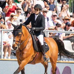 Guillaume Canet sur James Bond du Bec lors du prix Geberit lors de la 9ème édition du "Longines Paris Eiffel Jumping" au Champ de Mars à Paris, France, le 24 juin 2023. © 
Perusseau-Veeren/Bestimage