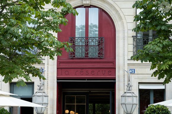 Hôtel La Réserve, situé 42 Avenue Gabriel dans le 8ème arrondissement de Paris, le 28/07/2025. © Jonathan Jacob/Bestimage