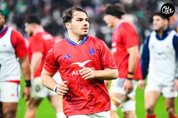 Les clients peuvent notamment y déguster des spécialités du terroir comme le magret de canard, le porc noir de Bigorre ou encore le bœuf mirandais.

Antoine Dupont lors du match d'ouverture du Tournoi des six nations: France-Irlande (36-14) au Stade de France à Saint-Denis le 5 février 2026.

© Baptiste Autissier /PsnewZ / Bestimage