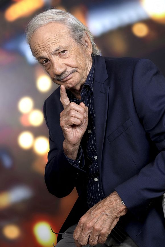 A noter que Les Portes-en-Ré est le village le plus prisé (et de loin le plus cher pour l'immobilier) de l'île de Ré. 

Exclusif - Portrait de Patrick Chesnais lors de l'enregistrement de l'émission "Chez Jordan de Luxe" à Paris. Le 11 septembre 2024
© Cédric Perrin / Bestimage