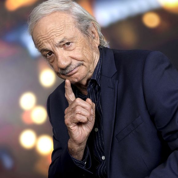 A noter que Les Portes-en-Ré est le village le plus prisé (et de loin le plus cher pour l'immobilier) de l'île de Ré. 

Exclusif - Portrait de Patrick Chesnais lors de l'enregistrement de l'émission "Chez Jordan de Luxe" à Paris. Le 11 septembre 2024
© Cédric Perrin / Bestimage