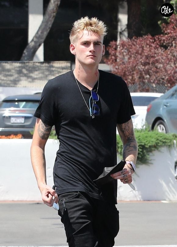 Presley Gerber et sa compagne S. Brooke se baladent au Country Mart dans le quartier de Malibu à Los Angeles