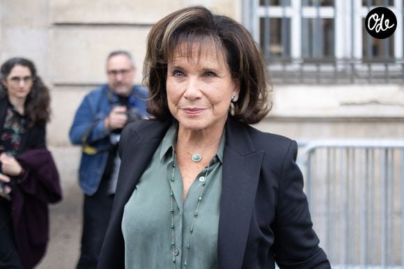 Anne Sinclair arrive au Panthéon à l'occasion de la cérémonie d'intronisation de feu Robert Badinter, ancien ministre français de la Justice et président du Conseil constitutionnel, à Paris, le 9 octobre 2025. Photo de Raphaël Lafargue/Abaca
