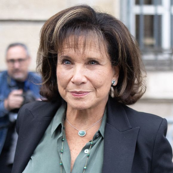 Anne Sinclair arrive au Panthéon à l'occasion de la cérémonie d'intronisation de feu Robert Badinter, ancien ministre français de la Justice et président du Conseil constitutionnel, à Paris, le 9 octobre 2025. Photo de Raphaël Lafargue/Abaca