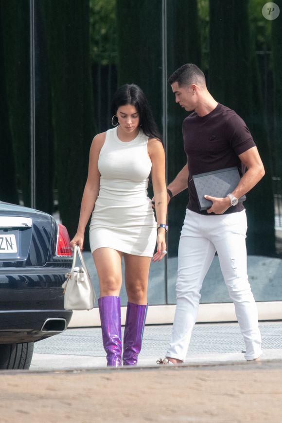 Cristiano Ronaldo et sa compagne Georgina Rodriguez se balaent dans les rues de Madrid, espagne, le 17 juin 2023.