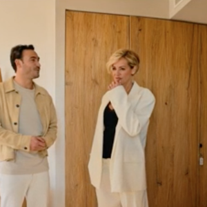 Elle a expliqué vouloir un lieu propice à la détente, proche de la nature et de la mer.

Adriana Karembeu dans l'émission "L'Agence" sur TMC. Capture L'Agence - TMC