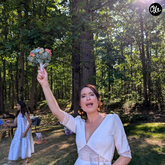 Leurs deux enfants étaient présents, tout en étant protégés des regards grâce à des émojis sur les photos.

Mélissa Da Costa a dit "oui" à l'homme de sa vie. Capture d'écran Instagram