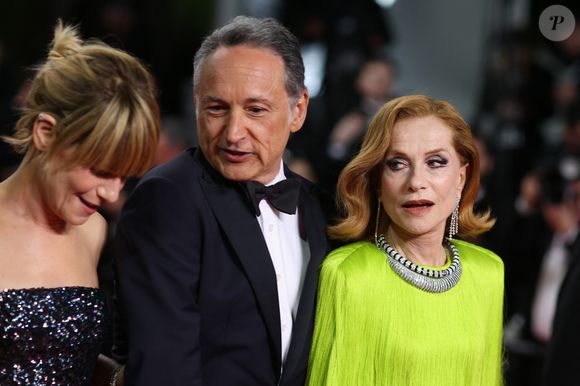 Marina Foïs, Thierry Klifa, Isabelle Huppert - Montée des marches du film « La femme la plus riche du monde » lors du 78ème Festival International du Film de Cannes, au Palais des Festivals à Cannes. Le 18 mai 2025
© Jacovides-Moreau / Bestimage
