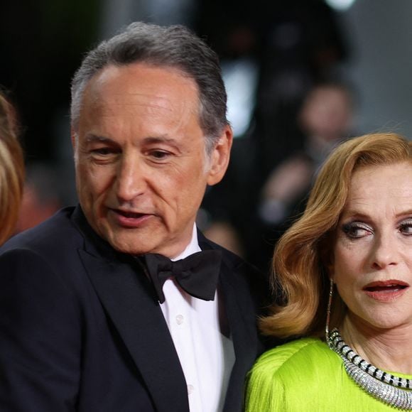 Marina Foïs, Thierry Klifa, Isabelle Huppert - Montée des marches du film « La femme la plus riche du monde » lors du 78ème Festival International du Film de Cannes, au Palais des Festivals à Cannes. Le 18 mai 2025
© Jacovides-Moreau / Bestimage