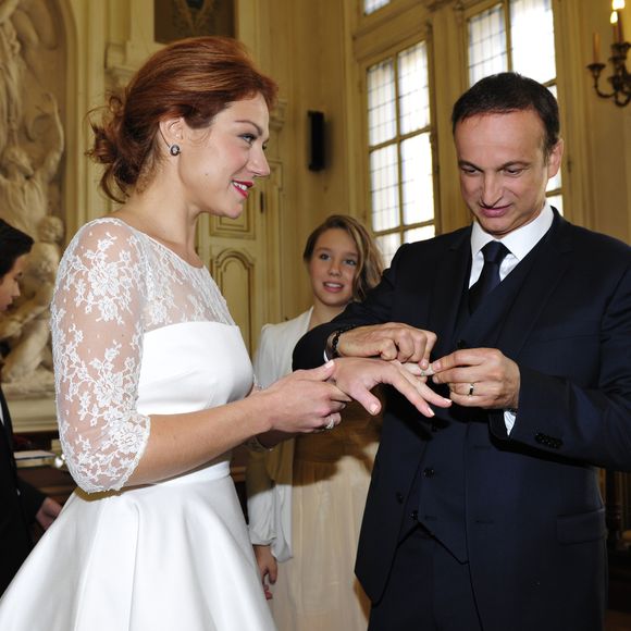 A 43 ans, Emilie Dequenne est décédée des suites d'un cancer extrêmement rare.

Emilie Dequenne et son époux Michel Ferracci - Mariage de Michel Ferracci et Emilie Dequenne à la mairie du 10ème arrondissement à Paris.
©Roberto Battistini / Bestimage