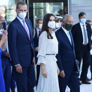 La reine Letizia d'Espagne, le roi Felipe VI et le président du Portugal Marcelo Rebelo de Sousa lors de l'inauguration du centre de traitement contre le cancer Botton-Champalimaud à Lisbonne le 27 septembre 2021.

AGENCE / BESTIMAGE