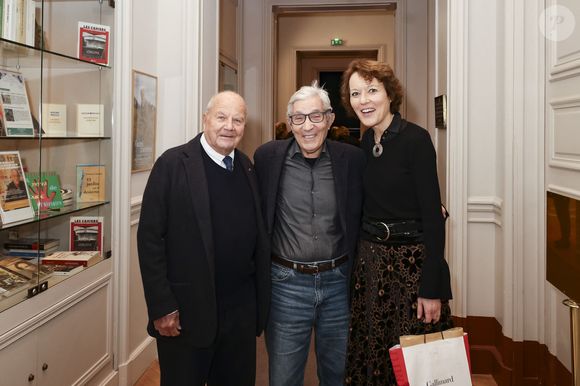 Exclusif - Marc Ladreit de Lacharrière, Boualem Sansal et Aurélie Julia - M.L.D.Lacharrière recevait B.Sansal pour le premier dîner de la Revue des Deux Mondes de l'année - De nouveau libre, B.Sansal répondait à l'invitation de M.L.D.Lacharrière à venir témoigner, lançant ainsi un appel à s'engager en faveur de la transmission et à raviver l'esprit des Lumières.
 
Un discours à la fois touchant et inspirant pour la grande assemblée venue écouter l'écrivain ce soir-là. La culture et surtout les lettres étaient naturellement largement représentées, avec l'ancienne ministre R.Bachelot, le Chancelier de l'Institut de F.X Darcos, le président de la Fondation de France P.Sellal, l'écrivain et prix Goncourt 2024 K.Daoud, l'historien de l'art et académicien des beaux-arts A.Goetz, les éditorialistes F.O Giesbert et F.d'Orcival, ou encore la productrice Y.Benguigui.
 
La porte-parole du Gouvernement M.Bregeon, mais aussi les ambassadeurs du Brésil et de Suisse assistaient également à cette soirée exceptionnelle, dédiée à la liberté et à l'engagement. Paris le 20/01/2026.
© Jack Tribeca / Bestimage