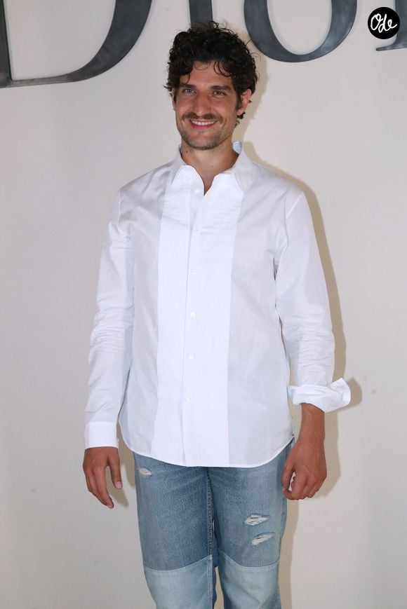 Cette célébration de la mode s'est achevée en apothéose lors d'une seconde session réservée aux clients avec l'apparition de Mick Jagger.

Louis Garrel - Défilé de mode Dior Homme, Collection Printemps/Été 2027 - Photocall - dans le cadre de la Fashion Week de Paris, France, le 24 Juin 2026. 

© Bertrand Rindoff / Bestimage