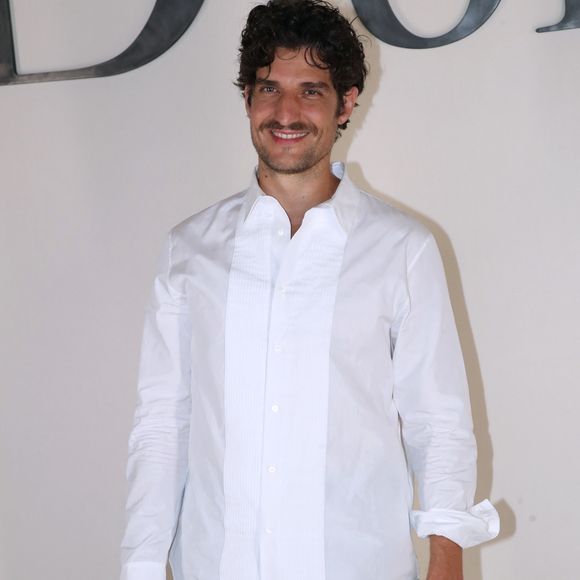 Cette célébration de la mode s'est achevée en apothéose lors d'une seconde session réservée aux clients avec l'apparition de Mick Jagger.

Louis Garrel - Défilé de mode Dior Homme, Collection Printemps/Été 2027 - Photocall - dans le cadre de la Fashion Week de Paris, France, le 24 Juin 2026. 

© Bertrand Rindoff / Bestimage