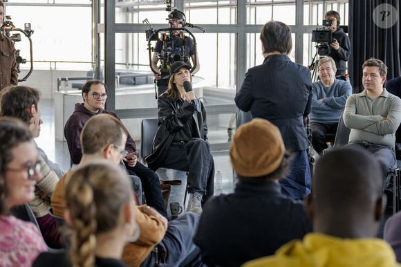 Charlotte Gainsbourg dans "Les rencontres du Papotin", dans l'émission diffusée le samedi 5 avril 2025 sur France 2. © Léo Kekemenis - France Télévisions