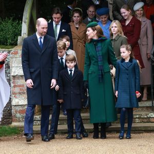 La famille royale s'agrandit

Princesse Beatrice, Edoardo Mapelli Mozzi, Sophie Rhys-Jones, duchesse d'Edimbourg, le prince Edward, duc d'Edimbourg, Savannah Phillips, Catherine (Kate) Middleton, princesse de Galles, Prince Louis, Princesse Charlotte, Prince George, Le prince William, prince de Galles, Tim Laurence, Peter Phillips, - La famille royale britannique se rend à la messe de Noël à Sandringham.