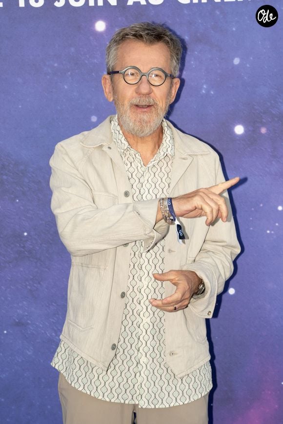 Ajoutant : "On n'y parviendrait pas. Donc ce serait un flop. Donc c'est pas la peine d'essayer". 

Jamy Gourmaud a assisté à la première du film « Elio » de Disney·Pixar au Parc de Saint-Cloud, le 17 juin 2025 à Paris, en France. Photo : Alexis Jumeau/ABACAPRESS.COM