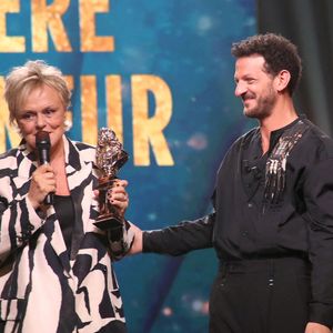 Muriel Robin reçoit un Molière d'honneur des mains de Vincent Dedienne - 37ème Nuit des Molières aux Folies Bergère à Paris, France, le 04 Mai 2026.

© Bertrand Rindoff / Bestimage