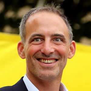 Raphaël Glucksmann ouvre la première journée de la deuxième édition des "Rencontres place publique" qui se tiennent comme chaque année à La Réole, dans le sud-ouest, France, le 4 octobre 2025. © Patrick Bernard/Bestimage