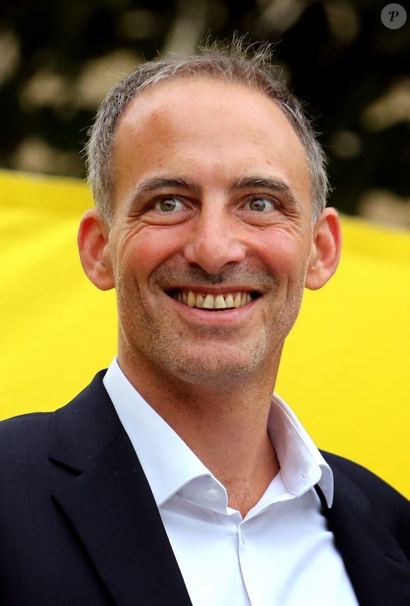Raphaël Glucksmann ouvre la première journée de la deuxième édition des "Rencontres place publique" qui se tiennent comme chaque année à La Réole, dans le sud-ouest, France, le 4 octobre 2025. © Patrick Bernard/Bestimage